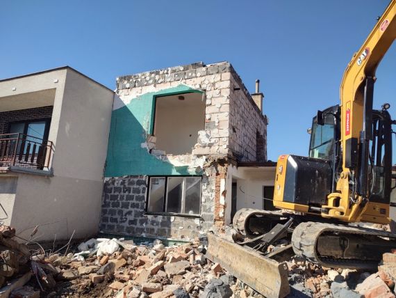 Demolice budovy a úklid suti v Luhačovicích