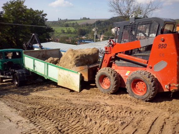 Nakládka a převoz velkých kamenů k zahradnímu jezírku - Uherské Hradiště